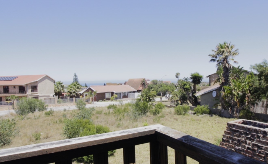 6 Bedroom Property for Sale in Wavecrest Eastern Cape